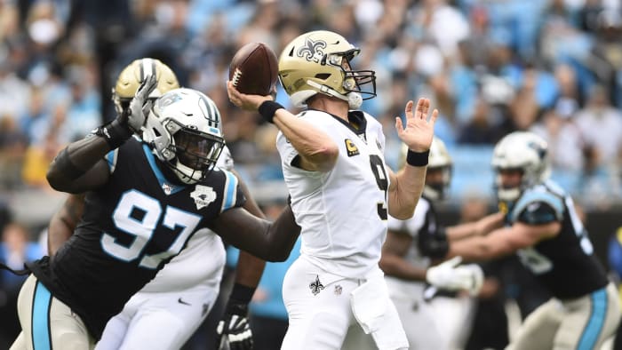 Drew Brees passes against Carolina